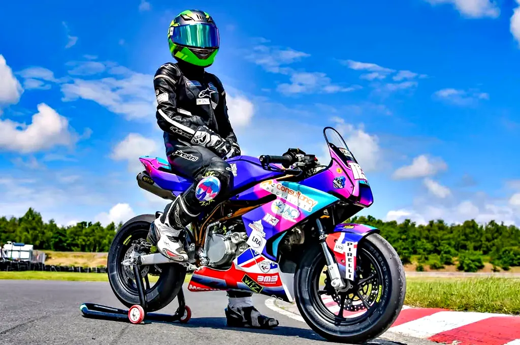 Annabelle on her race bike in JAC Air Conditioning colours at a British Minibike round